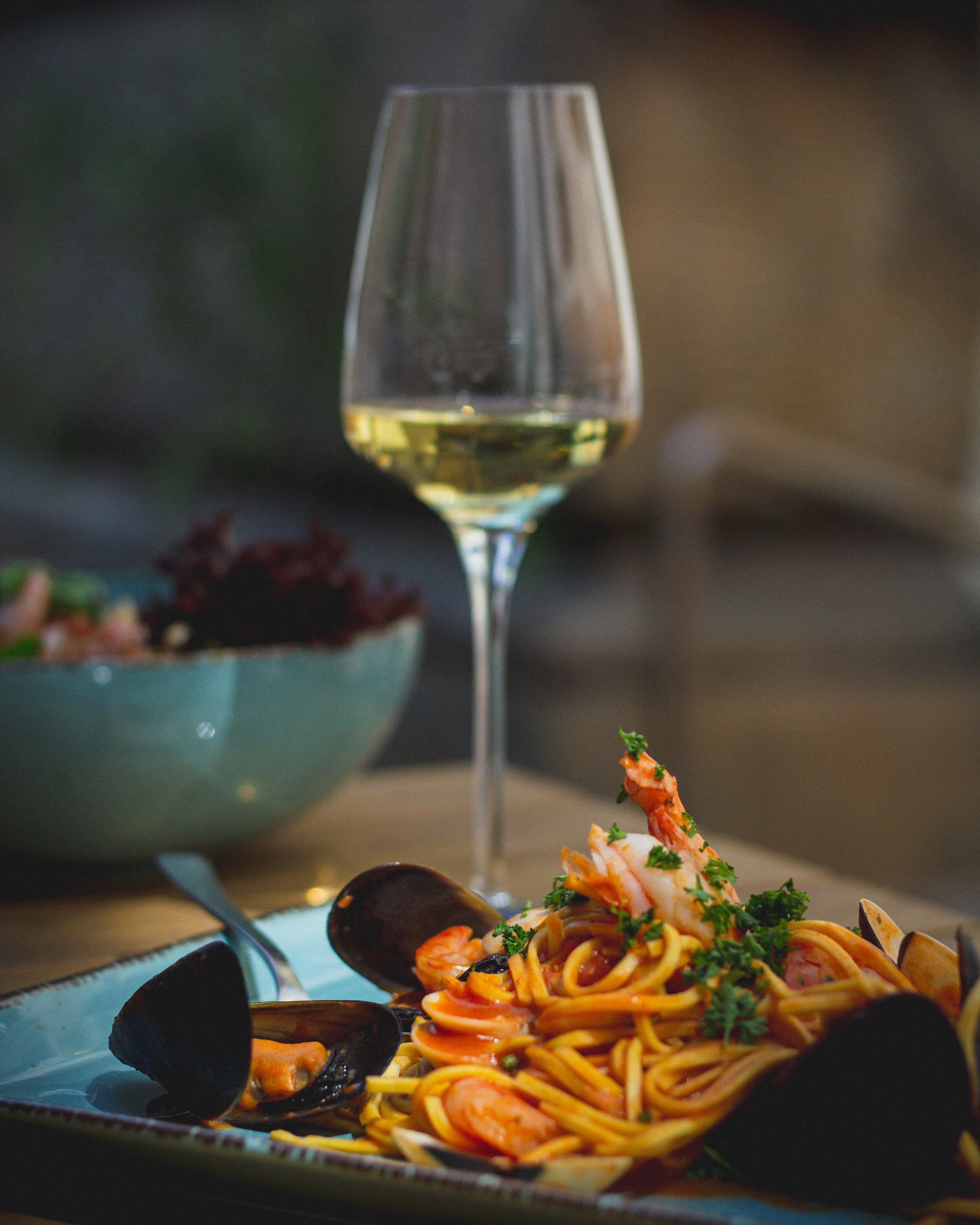 Why Seafood and Sonoma White Wine Are a Perfect Match
